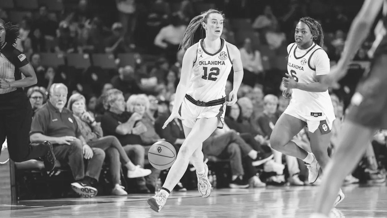Oklahoma Routs Arkansas on Senior Night