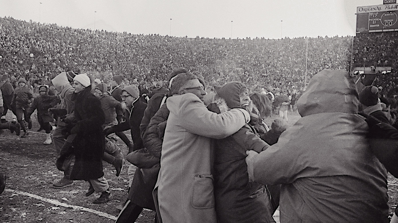 A Look Back at the NFL’s Most Historic New Year’s Eve and New Year’s Day Games