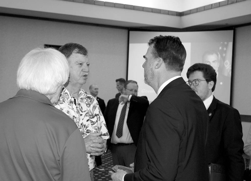 Governor Has Breakfast With Community Leaders
