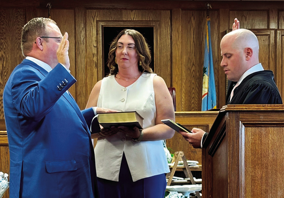 Pitts Takes Office as Special Judge