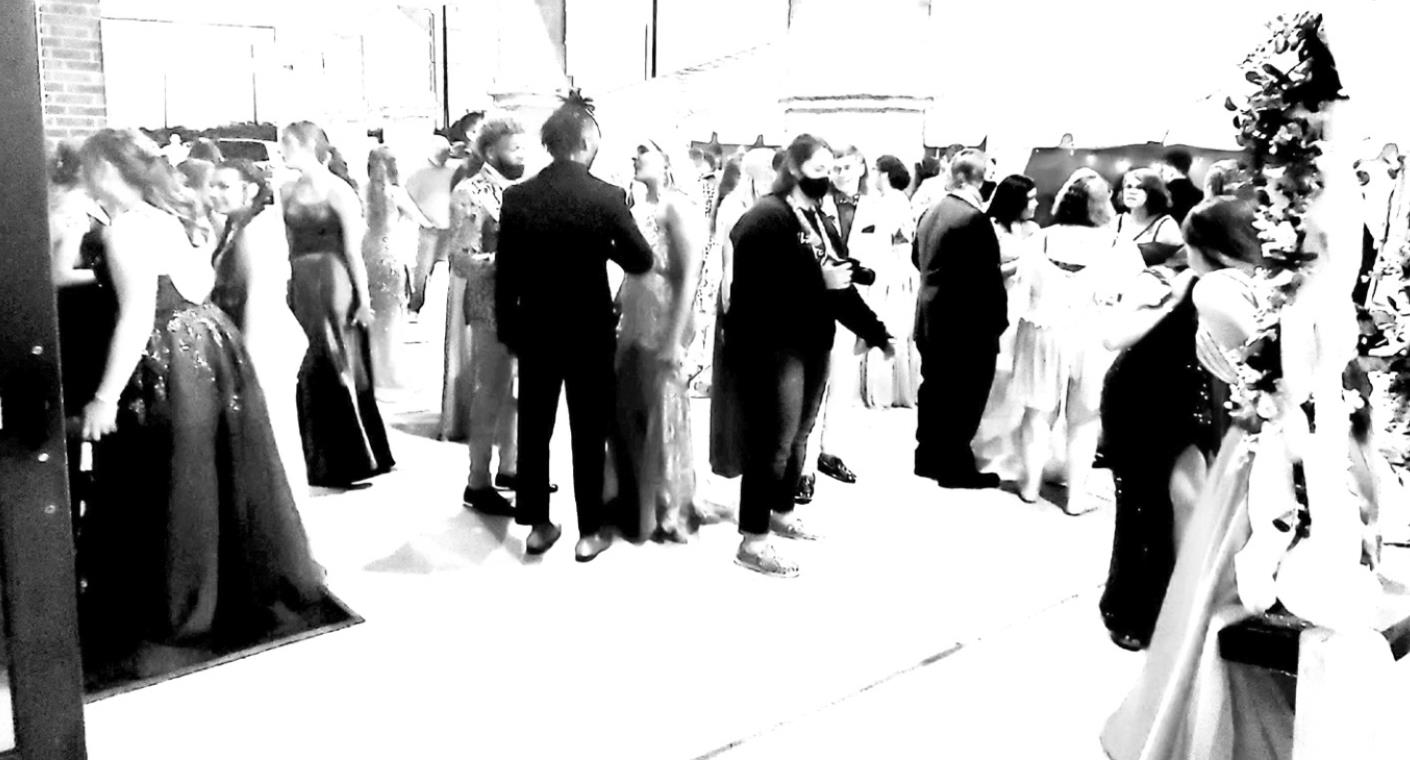 Students Gussy up For Prom Night, Celebrate in Style