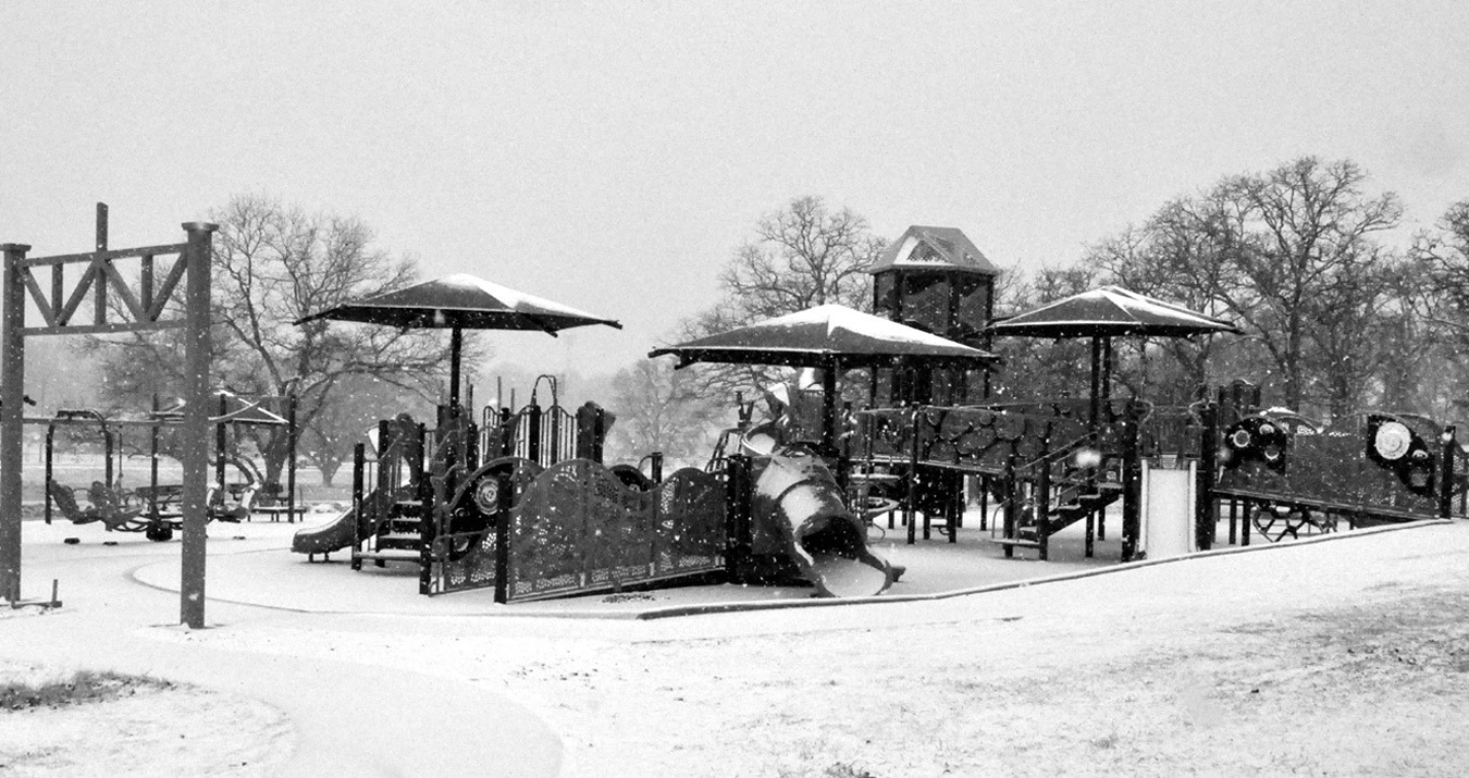 Snow was the order of the day Thursday, and not many people were out. Seminole Public Schools, along with most school districts across the county cancelled classes for the day. The Chamber of Commerce Forum was also cancelled. Multiple accidents were repo