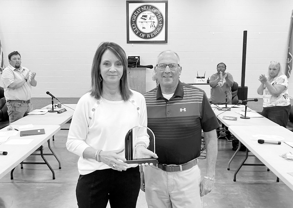 Retiring Wewoka Mayor Honored; Ryan Takes Oath