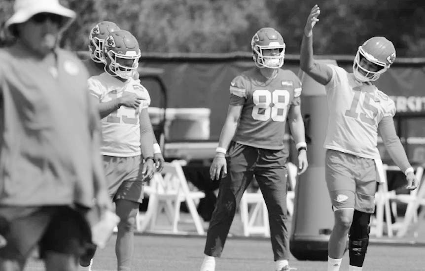 Chiefs Lock in Patrick Mahomes Through 2033 with a $504.75 Million Reworked Deal