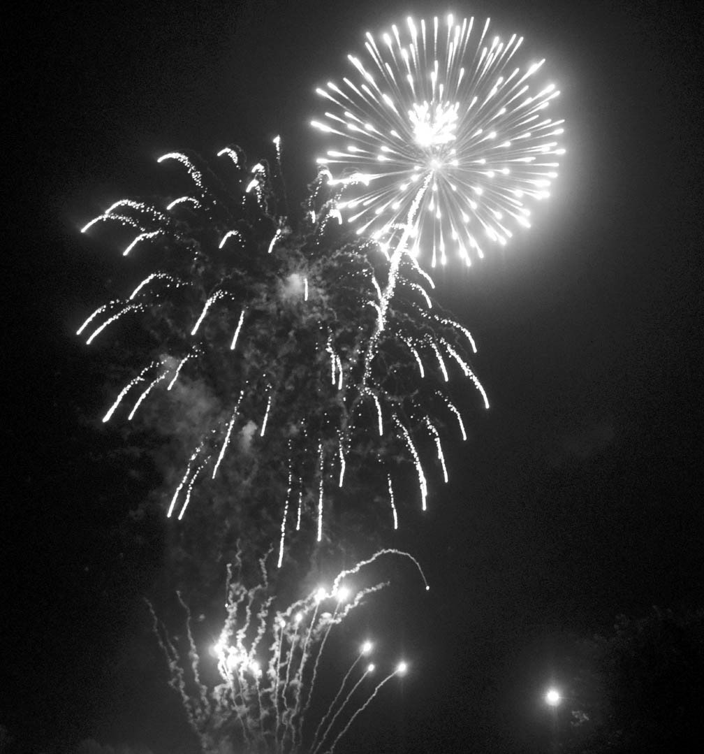 —Staff Photo by Andy Wilson TheCityofSeminole wished the United States of America a “happy birthday” with a fireworks extravaganza Friday night, July 4. The display was visible from many vantage points across the city and originated from the old rod