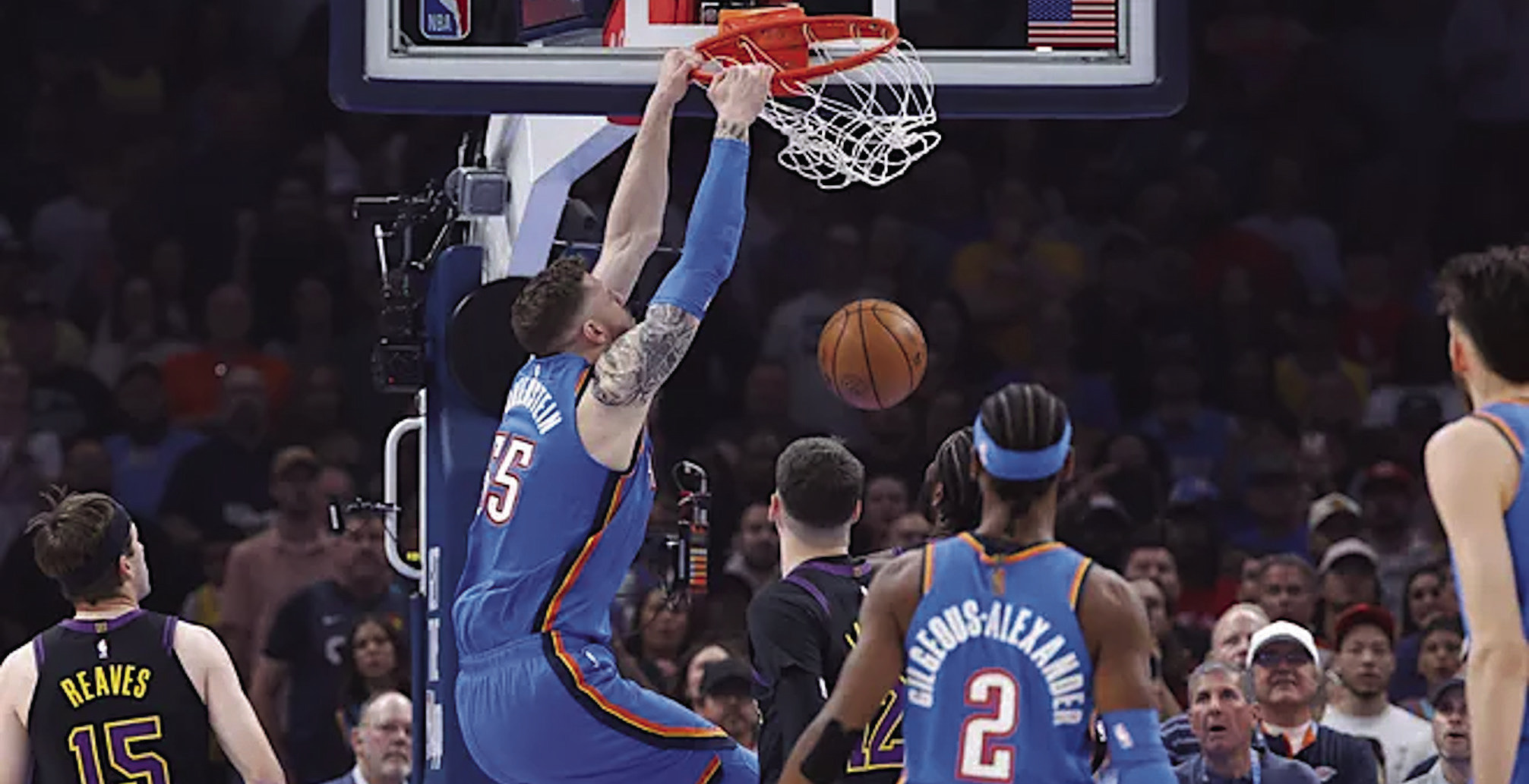 Thunder School Lakers in 139-96 Win