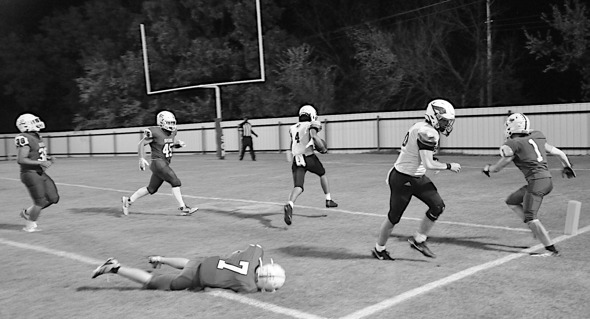 Sasakwa Viking Titan Collins gets away from the Bowlegs defender for the touchdown. Staff Photo by Bill Anderson