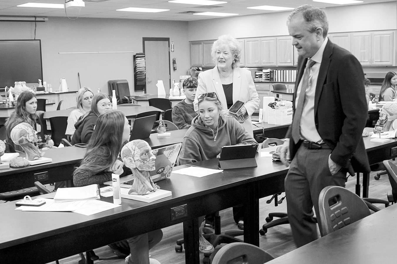 Oklahoma State Regents for Higher Education Chancellor Sean Burrage toured Seminole State College’s campus on April 10. During his visit, he spoke to high school students participating in the FFA Interscholastic Meet, attended a reception with SSC emplo