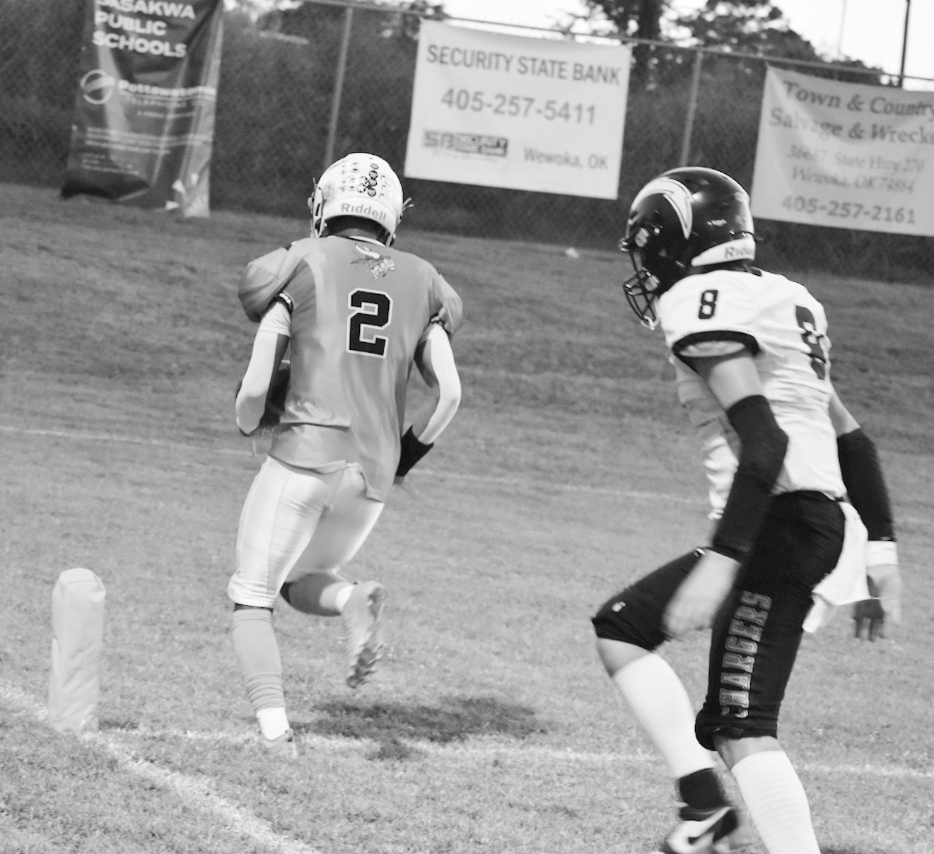 Staff Photo by Andy Wilson Sasakwa Viking Darius Henderson runs in for the touchdown Friday night