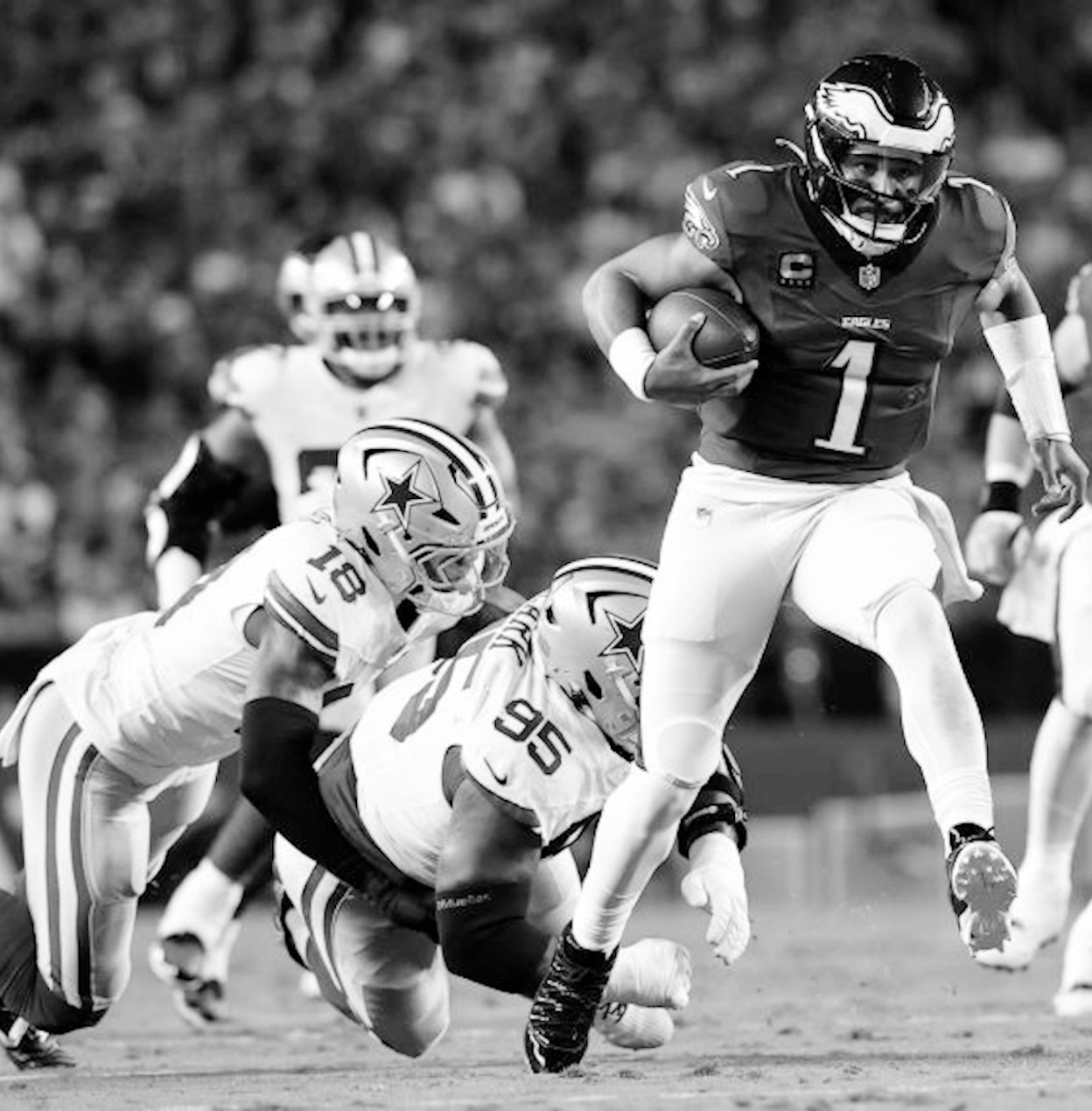 NFL Season Kicks Off With an Eagles Win Over the Cowboys