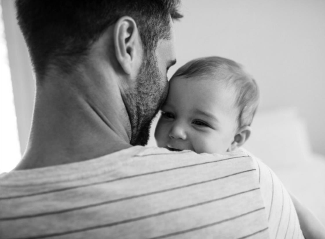 Tips to Help New Fathers Bond With Their Babies