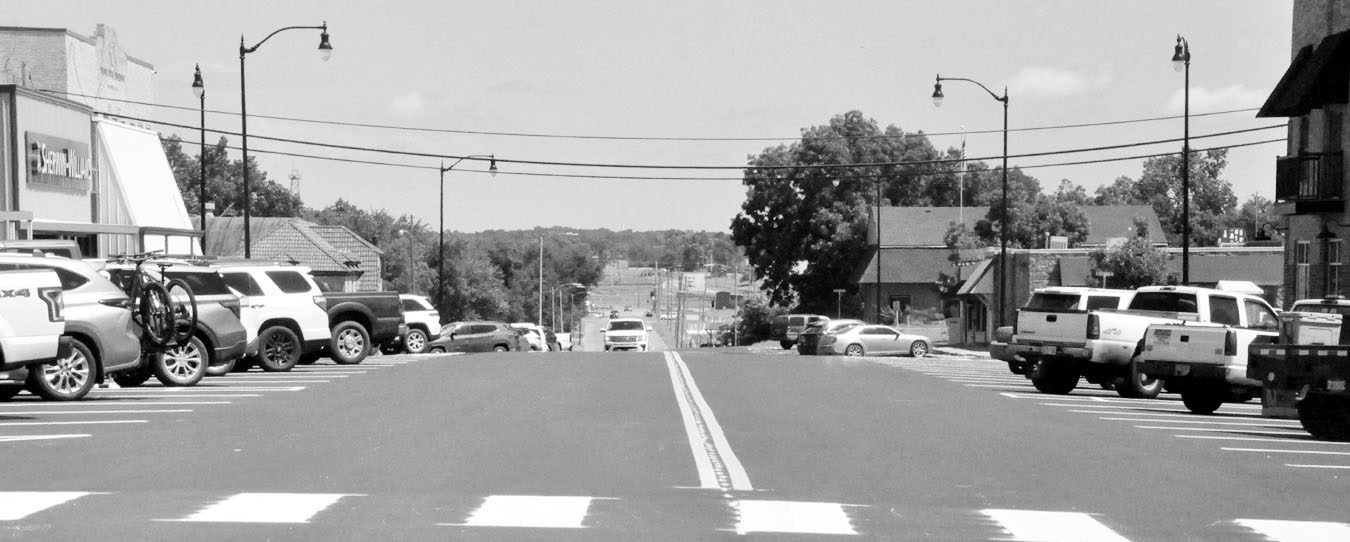 If you haven’t made a trip to downtown Seminole lately, you’re in for a treat the next time you do. Main Street, from Broadway to Strother, is sporting freshly painted center line and parking stripes, including several parallel parking space stripes. 