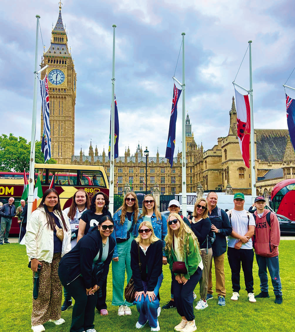 Students in front of Big Ben and the Houses of Parliament. (Photo provided by SSC)