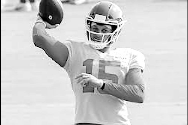 Mahomes Takes Part in Chiefs’ First Voluntary Workout, Just 5 Months After Undergoing Knee Surgery