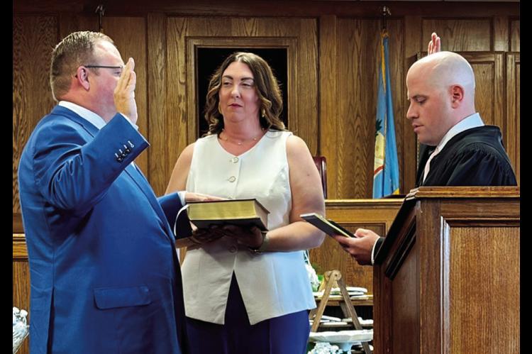 Pitts Takes Office as Special Judge