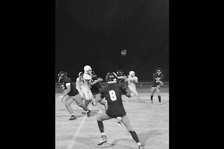 Staff Photo by Bill Anderson Maud Tiger wide receiver Jesse Hames catches the pass and runs for the first down.