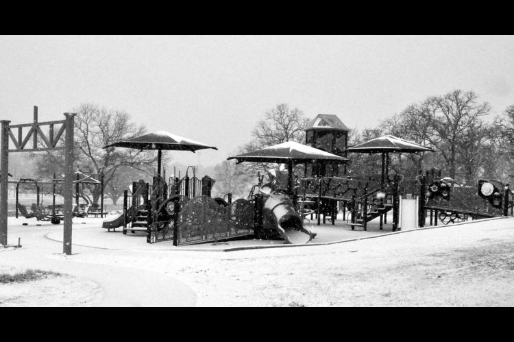 Snow was the order of the day Thursday, and not many people were out. Seminole Public Schools, along with most school districts across the county cancelled classes for the day. The Chamber of Commerce Forum was also cancelled. Multiple accidents were repo