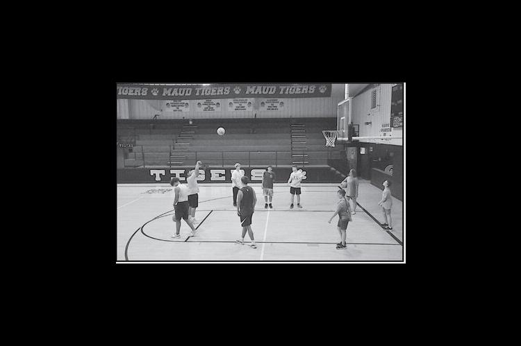 Maud athletes run through some basketball drills and shooting Monday morning. Staff Photo by Bill Anderson