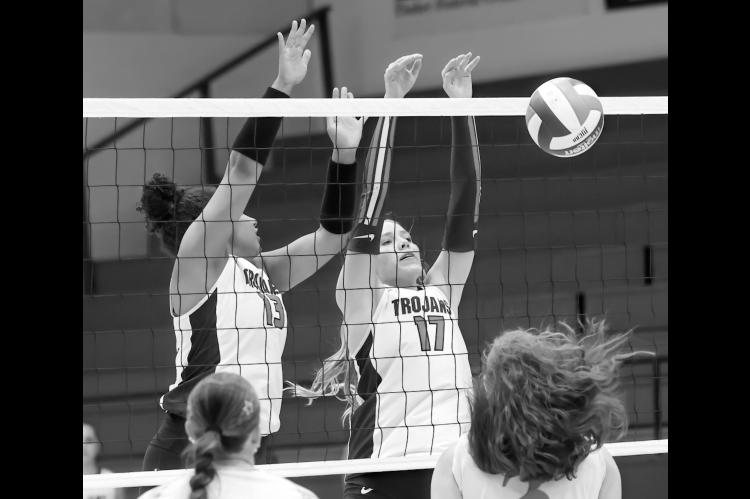 Seminole State teammates Yantzy Martinez and Kennadee Mason block at the net.
