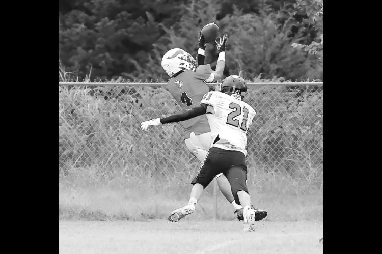 Sasakwa Viking Titan Collins makes an over the shoulder catch for the score Friday. Courtesy Photo by Glen Bryan