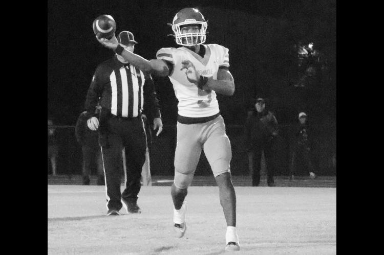 Seminole Chieftain Quarterback Dontre Garfield finds an open receiver down field Friday night. Courtesy Photo by Ben Schatzel