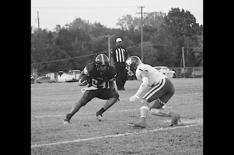 Wewoka Tiger Zabrien Shelburn avoids the tackle Friday night against Wynnewood. Staff Photo by Andy Wilson