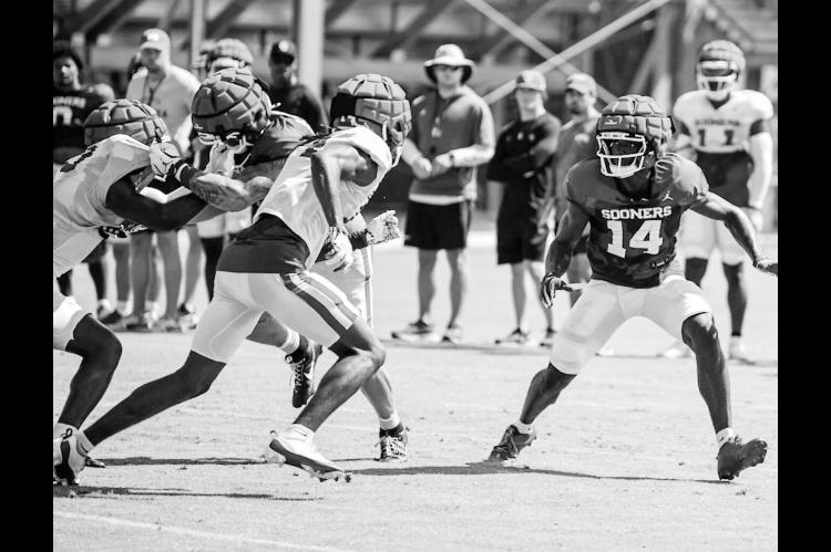 Oklahoma Offense Battling with Sooners Defense