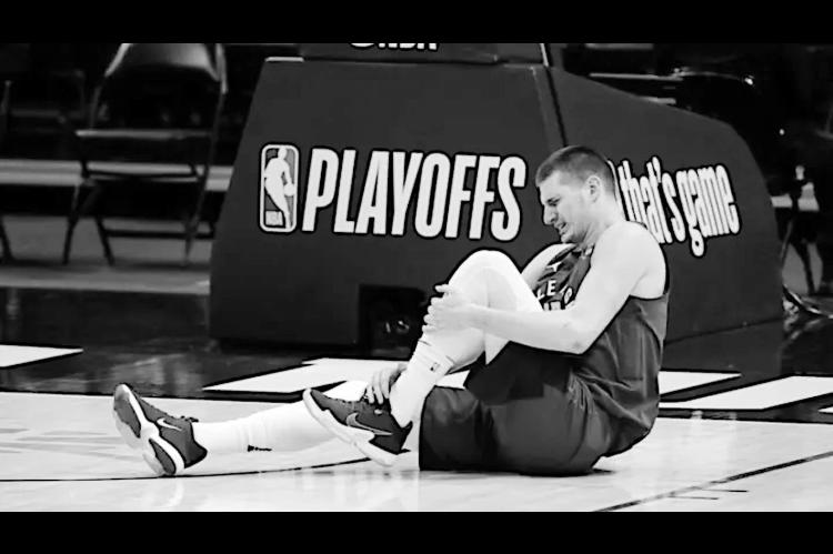 Nuggets’ Nikola Jokić Reportedly Out at Least Four Weeks After Suffering a Hyperextended Left Knee Against Heat