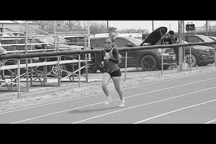 Varnum Lady Whippet Makayla Louie runs the first leg of the 4 X 100 Tuesday. Staff Photo by Bill Anderson