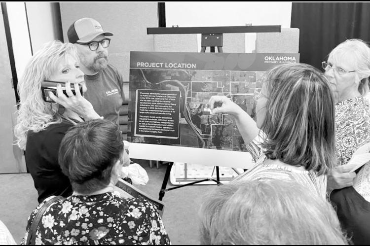 Green Country residents speak with an Oklahoma Primary Aluminum employee at a March open house. (Elizabeth Caldwell/Oklahoma Watch)