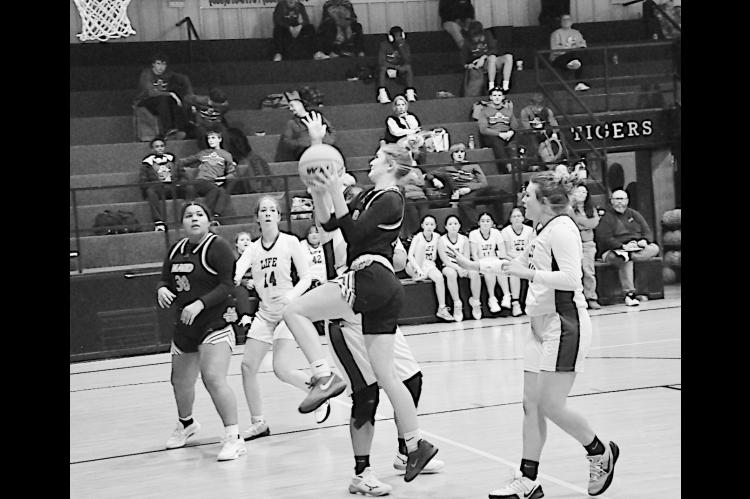 Maud Lady Tiger Aubri Kueneman goes over her defenders for the basket. Staff Photo by Bill Anderson