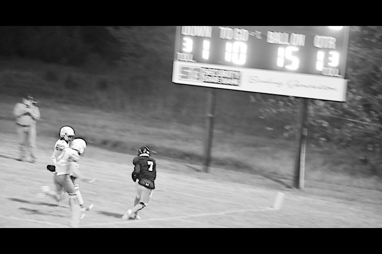 Maud Tiger wide receiver Koi Street catches the pass for a touchdown Thursday evening. Staff Photo by Andy Wilson