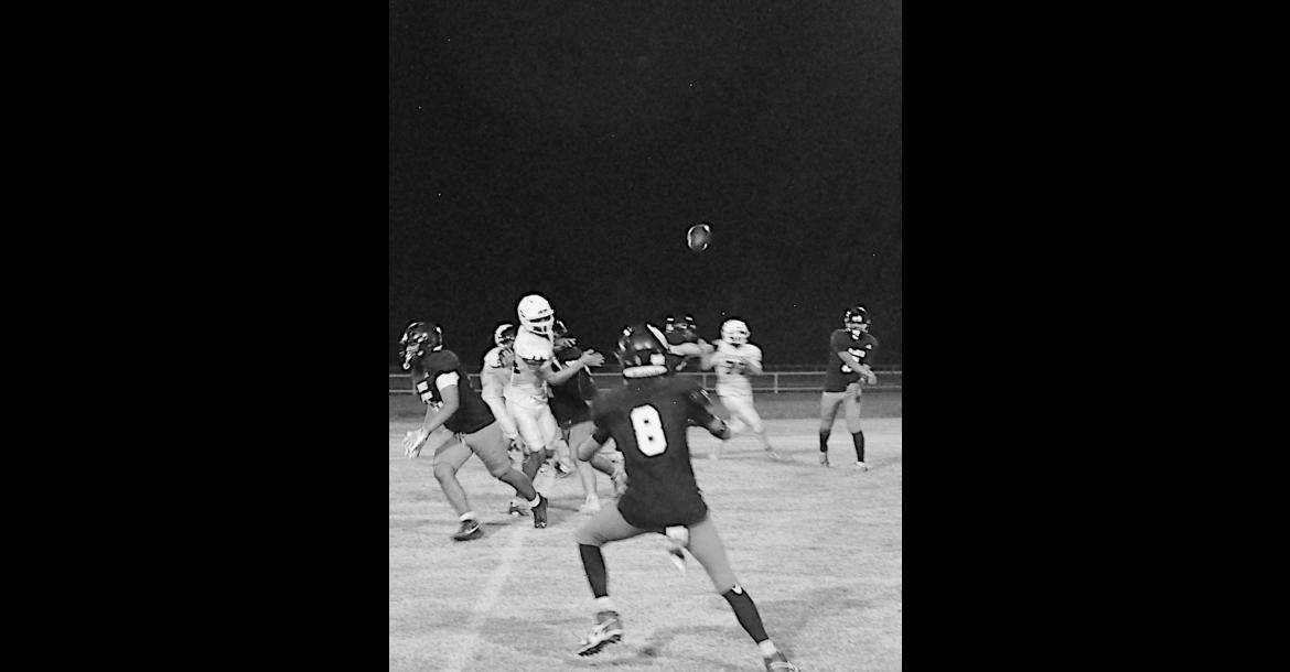 Staff Photo by Bill Anderson Maud Tiger wide receiver Jesse Hames catches the pass and runs for the first down.