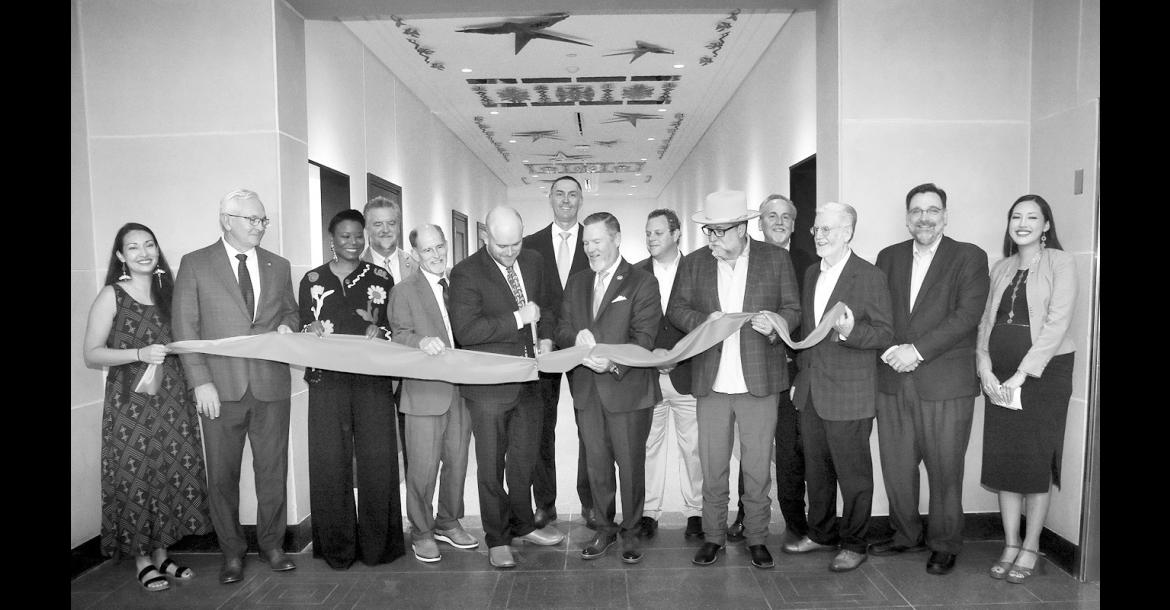 State leaders cut ribbon at the newly renovated Jim Thorpe Memorial Office Building on the Capitol Campus. (Photo by Ben Bigler, OMES Outreach)