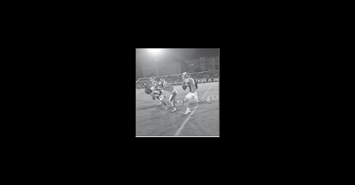 Seminole Chieftain Carter Childs breaks free for a huge gain Friday night. Staff Photo by Bill Anderson