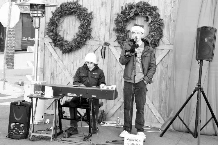 Music Man —Staff Photo by Andy Wilson Grayson Graham performs at the “Christmas Ville” event Saturday, Dec. 13 in downtown Seminole. Graham is an Oklahoma City-based independent musician who writes songs that “bring peace and comfort” to people.