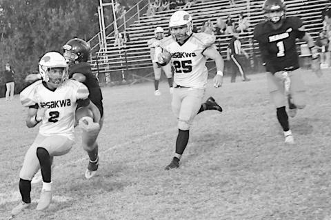 Sasakwa Viking Darius Henderson finds some running room Thursday evening. Staff Photo by Bill Anderson
