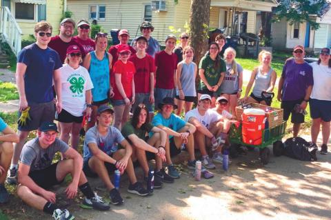 Texas Volunteers Lend Seminole a Helping Hand