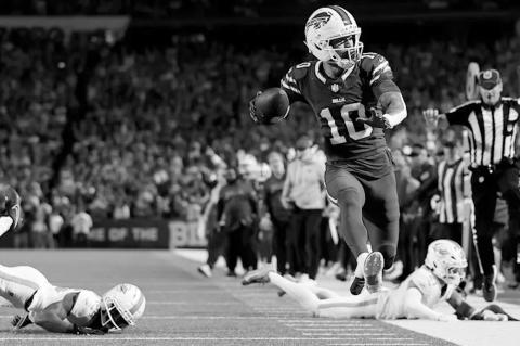 Buffalo Survives Upset Scare, Moves to 3-0 After Miami Doomed by Late Mistakes