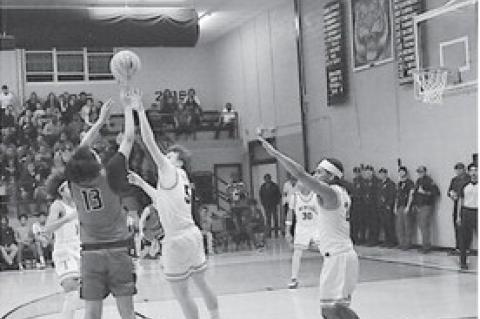 Varnum Whippet Evan Wise makes his shot in the fourth quarter. Staff Photo by Bill Anderson