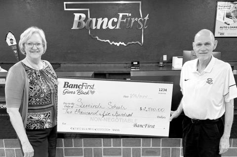 Local Bank Gives Back to Community