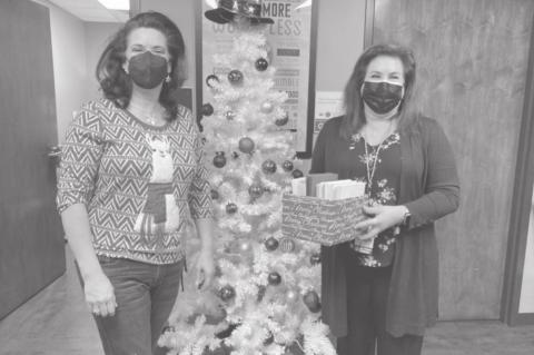 SSC Delivers Holiday Cards to VA Hospital