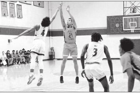 Trojans Win Over Redlands at the Buzzer