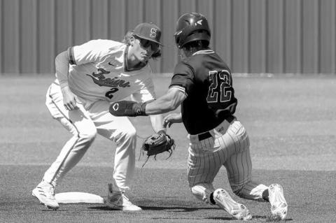 Trojans Rack up Nearly Two Dozen Runs Against Bears