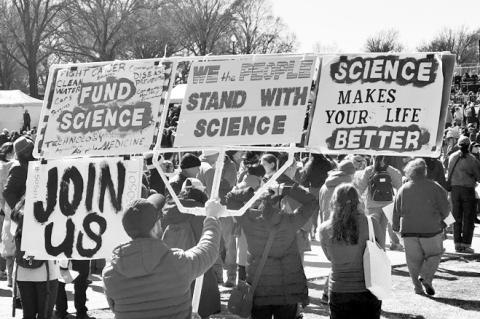 Rally attendees approach the state Capitol during the Stand Up For Science gathering on Mar. 7. (Rachel Nichols/OU Daily)