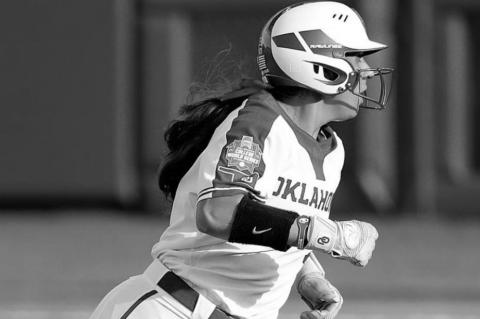 Sooners Drop Game 1 in the Women’s College World Championship