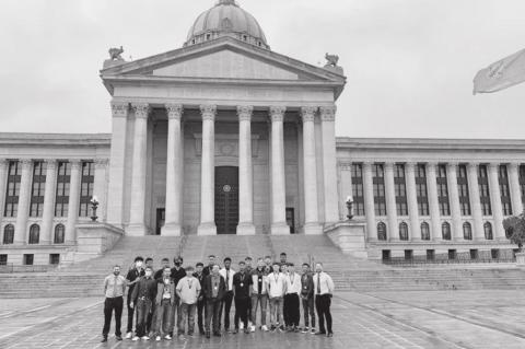 Varnum Basketball Team Visits State Capitol