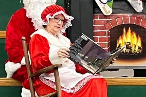 Christmas Spirit on Display at Konawa Parade