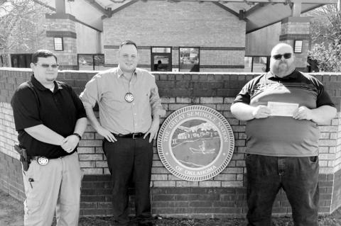 Seminole Lighthorse Contributes $100,000 to 911 System Upgrade