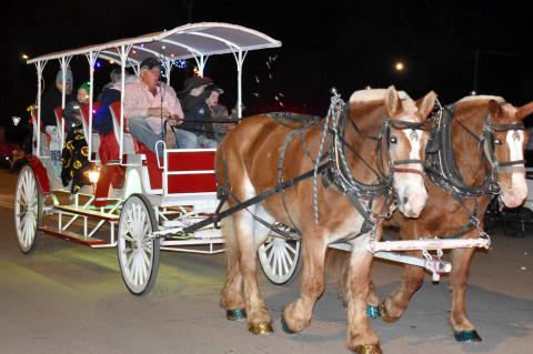 Spirit of Christmas Fills Downtown Konawa